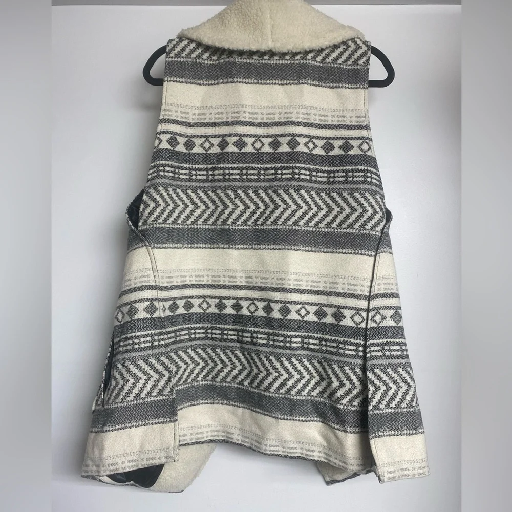 Aztec vest - Picture 2 of 3